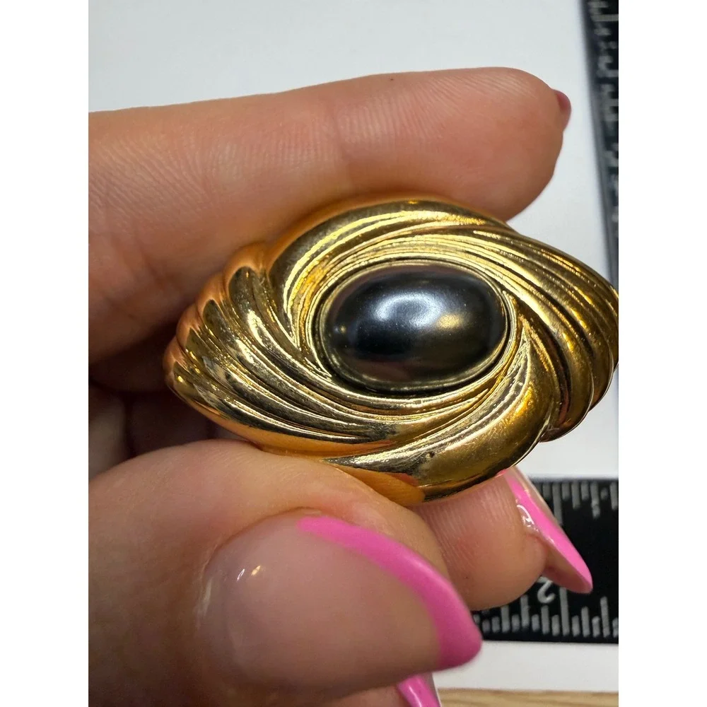 Gold Tone Swirl Brooch Pendant Hematite Cabochon Ribbed Oval Statement Pin